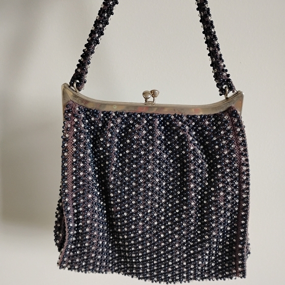 Vintage 1960s Beaded Hand Bag Black Blue Classic Silver-Tone Kiss Clasp - Picture 4 of 13